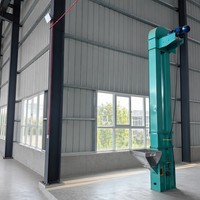 Elevatore a tazze per cereali con altezza di sollevamento selezionabile per uso in silo e mulini
