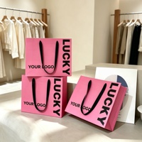 Sacs en papier de courses robustes personnalisés avec logo, en matériaux recyclés écologiques, avec poignées en ruban de satin noir pour vêtements – Vente en gros