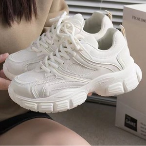 <span class=keywords><strong>En</strong></span> 2025, <span class=keywords><strong>une</strong></span> marque de mode proposant des chaussures de sport décontractées à semelles épaisses et des chaussures de marche tendance, conçues pour hommes et femmes. - Product Image 2