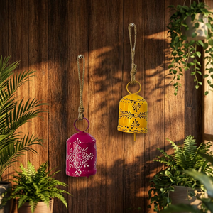 Campana de Metal Hecha a Mano para Colgar en la Pared, Decoración de Estilo Tradicional en Rosa y Amarillo, Decoración Navideña para Interiores - Product Image 6