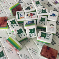 Ensemble de Mahjong de Luxe Moderne Portable pour 4 Joueurs, Tuiles en Acrylique Blanc, Or et Marron, Style Américain, Écologique, Divertissement