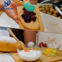Accessoires de cuisine Outil de cuisson Petit grattoir à crème en silicone Spatule à beurre avec manche en bois Couleur personnalisée disponible