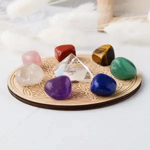 Set di cristalli di sette chakra in pietra di cristallo naturale all'ingrosso set di pietre burattate a piramide curativa