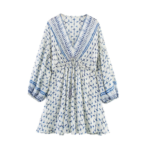 ZATRHMBM, ropa de mujer de primavera y otoño, novedad de 2025, vestido estampado de línea dorada, minivestido informal Retro con cuello en V para mujer - Product Image 1