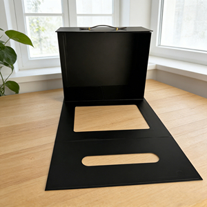 Caja de Exhibición para Escaparates |   Exhibidor de Productos Plegable de Cartón Rígido con Materiales Reciclados, Cierre Magnético de Alta Gama y Asa para Venta Minorista - Product Image 5