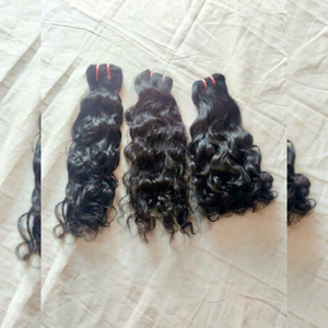 Extensions de cheveux humains indiens 100% naturels, ondulés, vierges, noirs naturels, doux et sans nœuds, pour la vente en gros et l'exportation - Product Image 1