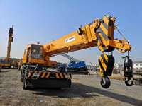 Belle grue terrain accidenté 25 tonnes TR-250M utilisée par tadano