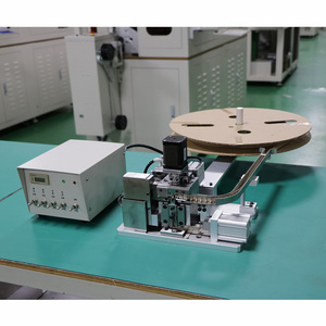 Máquina de crimpado de terminales IPEX semiautomática del fabricante chino, equipo de procesamiento de arneses de cables para conectores RF y cables coaxiales - Product Image 1