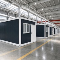 Maison préfabriquée en conteneur modulaire en acier, structure portable, résistante à l'eau et au vent, pour une vie de villégiature de luxe moderne sur la plage