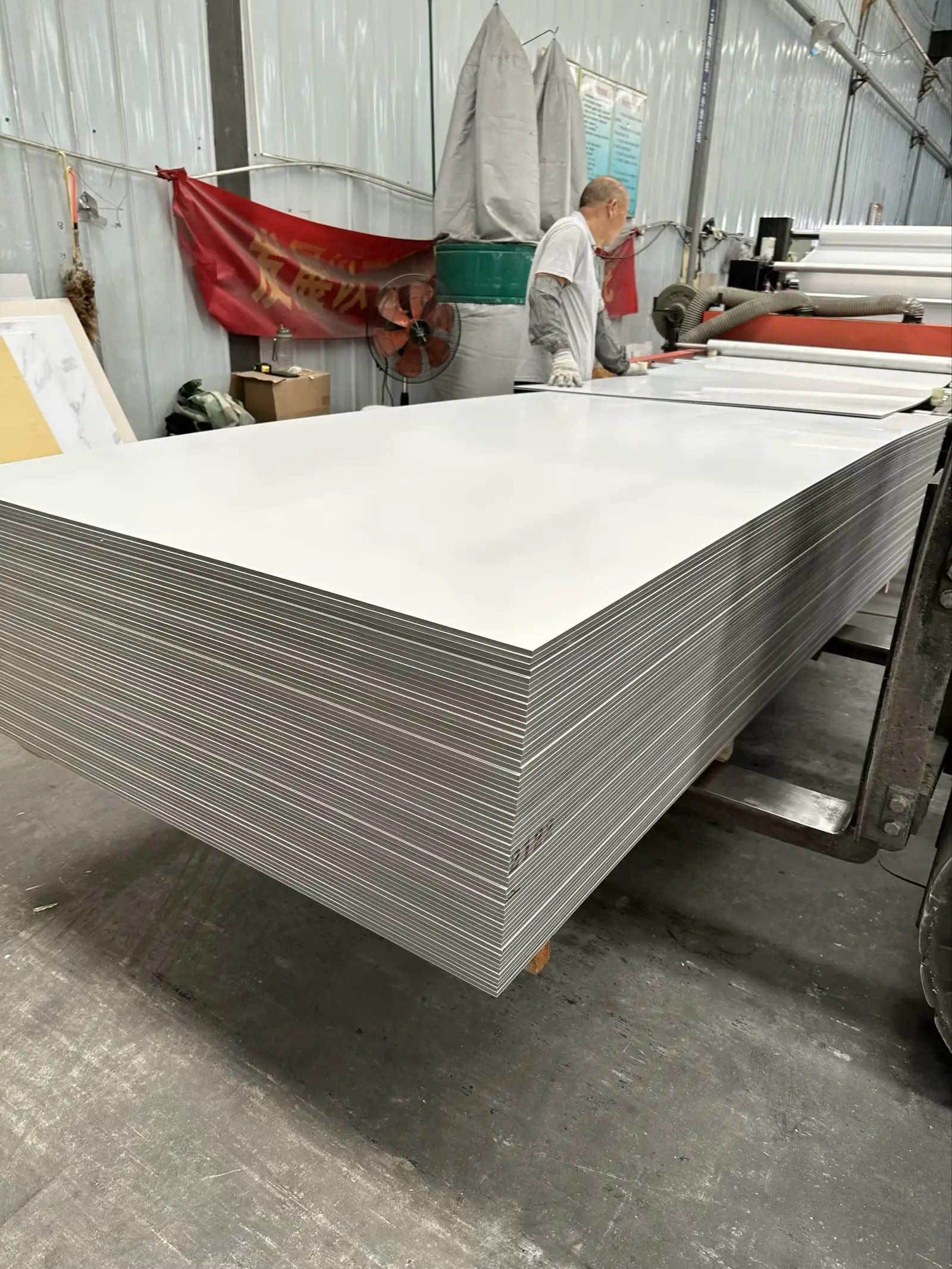 Высокое качество 1220x2440 мм интерьер ПВХ мраморная настенная панель декоративный ПВХ мраморный лист