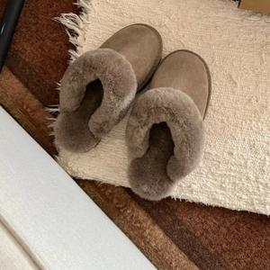 Le nouveau modèle de bottes d'hiver pour femmes est très populaire. Il est chaud et antidérapant, et convient à une utilisation en extérieur. - Product Image 1