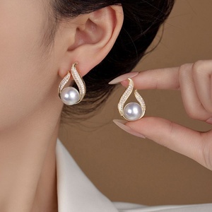 Pendientes de Llama Chapados en Oro y Cobre de Alta Gama, con Incrustaciones de Circonita y Perla, para Personas de Alto Nivel, Joyería Lujosa, Nueva y Popular - Product Image 3