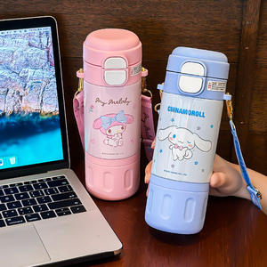 Gourde isotherme Sanrio Kuromi en acier inoxydable 316 pour enfants, pour l'école, avec paille et sangle - Product Image 3