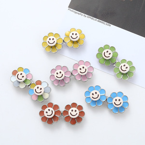 Vaqueros con botones para ajustar la cintura, con suela plana, diseño de margaritas sonrientes, desmontables, sin clavos, sin necesidad de coser a mano. - Product Image 3