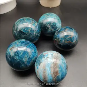 Vale la pena comprar una bola de piedra azul de alta calidad.