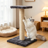 Arbre à chat moderne de luxe en bois avec griffoir et peluche, mobilier d'intérieur pour animaux de compagnie