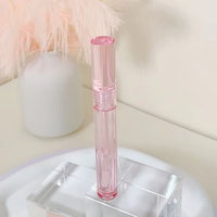 Tube de gloss à lèvres rond transparent rose avec logo personnalisé, contenants vides à marque privée avec bouchon à vis pour outils de maquillage