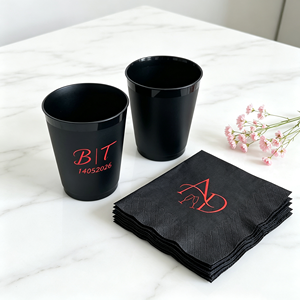 Vaso de Plástico Desechable Personalizado con Logotipo Monograma para Boda, en Forma de U, de 12oz, 16oz, 24oz, con Servilleta Negra Flexible con Nombre - Product Image 1