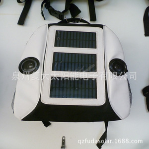 Sac à dos solaire avec haut-parleurs intégrés et recharge solaire pour une utilisation en extérieur - Unisexe - Product Image 4