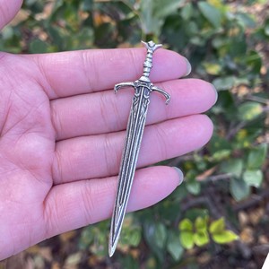 Spilla per capelli a forma di spada medievale, in lega di zinco placcata argento antico, stile gotico da guerriero, per donne, cosplay, regalo quotidiano - Product Image 3