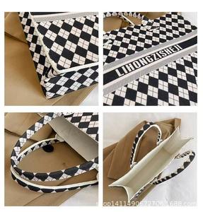 Bolsos de Fieltro Reutilizables al por Mayor, Bolsos de Mano de Fieltro con Diseño Floral Vintage, Regalos Personalizados, Bolsos de Fieltro para Regalos Corporativos - Product Image 2