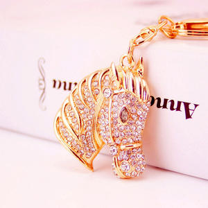 2026 nuevo oro y plata diamante incrustado caballo llavero venta al por mayor Metal Zodiaco lindo caballo adornos colgantes - Product Image 5