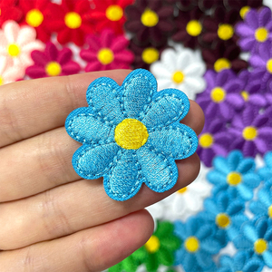Venta caliente 3D bordado Margarita flor parches coloridos hierro-en accesorios de ropa tejido Chenille tela PVC PU insignias - Product Image 2