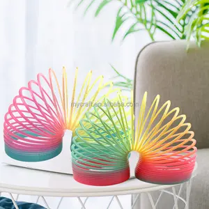 Bunter großer Regenbogen kreis verbreitete Kinderspiel zeug Magic Slinkying Spring Coil Rainbow Toy
