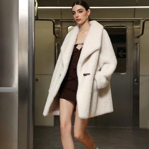 D&M Ingrosso Abbigliamento Invernale da Donna Nuovo Cappotto Lungo in Pelliccia Sintetica Integrata Effetto Visone di Media Lunghezza per Signore - Product Image 1