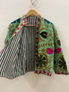 Chaqueta de algodón Suzani regalo para ella chaqueta bordada Suzani hecha a mano ropa de invierno abrigo mujer Suzani bata corta - Product Image 3