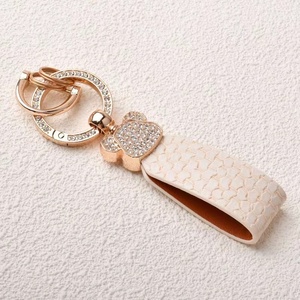 Porte-clés mignon en cuir PU avec strass, motif patte de chat et griffe d'ours, détachable pour clés de voiture, accessoires de sac, breloques de luxe - Product Image 6