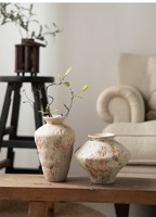 Vase en céramique rustique artisanal Wabi-Sabi, pot en poterie texturé fait main pour la méditation zen et la décoration minimaliste