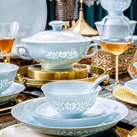 Service de table en porcelaine de Jingdezhen, céladon Linglong ajouré, motif lotus entrelacé, vaisselle en céramique, cadeau de mariage, ensemble de bols et assiettes