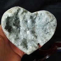 Pierres de guérison naturelles en forme de cœur grappes de cristal de célestite bleue pour la décoration de méditation