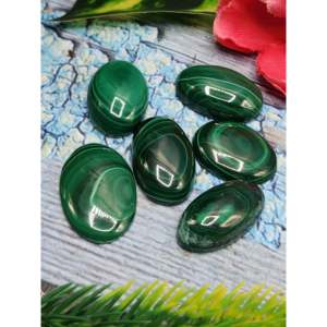 Cabujones de malaquita en forma ovalada, piedras preciosas sueltas - Belleza, suerte y confianza en cada facetado - Lote de 6 unidades - Product Image 1