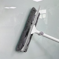Raclette de nettoyage de vitres double face Realida avec long manche en plastique pour la maison et le bureau