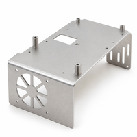 Pièces de châssis en aluminium estampées sur mesure - Boîtier en tôle pliée avec grilles de ventilateur et entretoises PEM, fabrication OEM sur commande