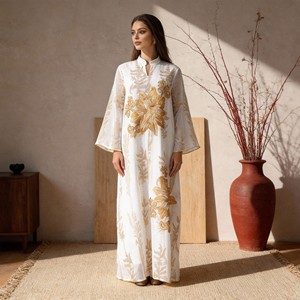 Abaya en polyester brodée de luxe pour femmes musulmanes, robe élégante sur mesure pour les occasions de mariage, vente en gros OEM - Product Image 4