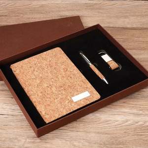 Ensemble cadeau bloc-notes et porte-clés en liège pour entreprise immobilière, idéal pour le bureau, les affaires et les cadeaux d'entreprise immobilière - Product Image 6