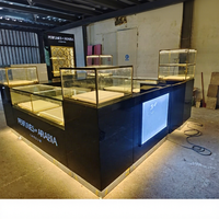 Le kiosque arabe de parfum de conception élégante tient le kiosque européen d'affichage de Mdf de style pour l'exposition de parfum et de parfum pour le centre commercial