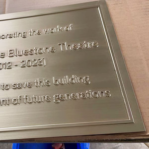 Targhe in Metallo 3D Personalizzate con Incisione in Rilievo, Lettere in Rilievo su Placche in Bronzo per Hotel, Scuole e Negozi - Product Image 2