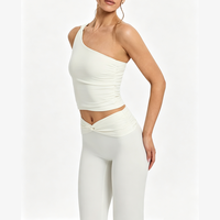 Nouvel ensemble de sportswear pour femme : Leggings torsadés asymétriques et débardeur ultra doux pour le yoga et le fitness