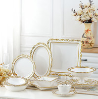 Service de table en céramique de luxe avec bordure dorée en relief, vaisselle royale, assiettes à dîner et bols à dessert dorés