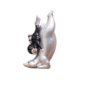 Linda estatua de delfín y buzo negro, figura de resina de aventura en el océano, oso polar de resina <span class=keywords><strong>con</strong></span> figura de buzo - Product Image 3