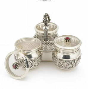 Juego de Recipientes para Frutos Secos de Plata Hechos a Mano con Soporte de Diseño y Tapas, Frascos de Almacenamiento Premium para el Hogar, Pooja y Regalos - Product Image 1