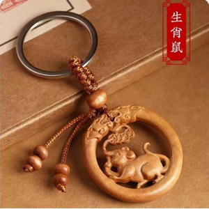 Porte-clés du zodiaque en bois de pêche Linglong Pavilion, 4x4 cm, pendentif souris sculpté à la main pour voiture et cadeau - Product Image 1