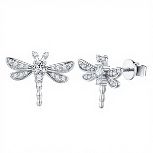 Boucles d'oreilles clous en moissanite taille brillant, légèrement luxueuses, en argent sterling 925, certifiées GRA - Product Image 4