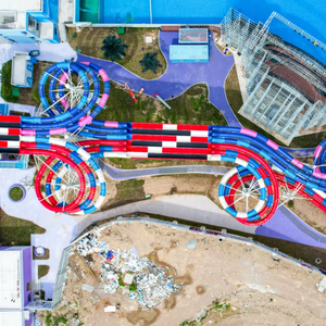 Tobogán Acuático de Carreras Multivía - Construcción de Fibra de Vidrio y Acero para Uso Interior/Exterior en Parques Acuáticos - Product Image 1