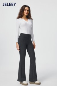 Pantalon évasé côtelé – ample, confortable et taille haute – idéal pour le sport ou les tenues décontractées. - Product Image 6
