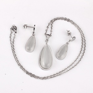 Hermoso Juego de Joyería de Acero Inoxidable con Perlas Preciosas, Collar y Aretes, Chapado en Oro de 18k, Joyería Femenina para Novia - Product Image 5